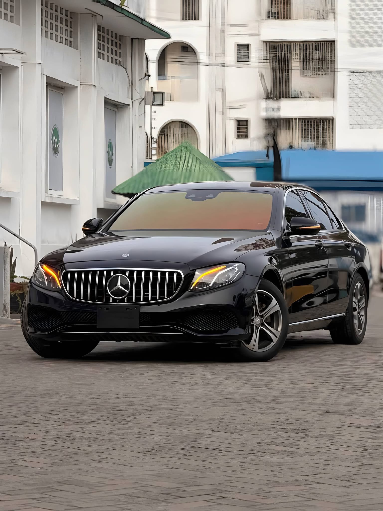 2017 MERCEDES BENZ E200 AVANT-GARDE, photo 1